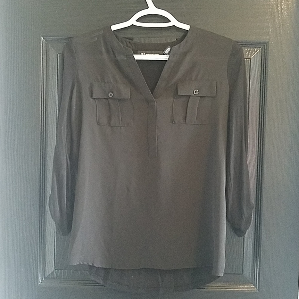 Worn twice! Blouse with 3/4 sleeve with button acc
